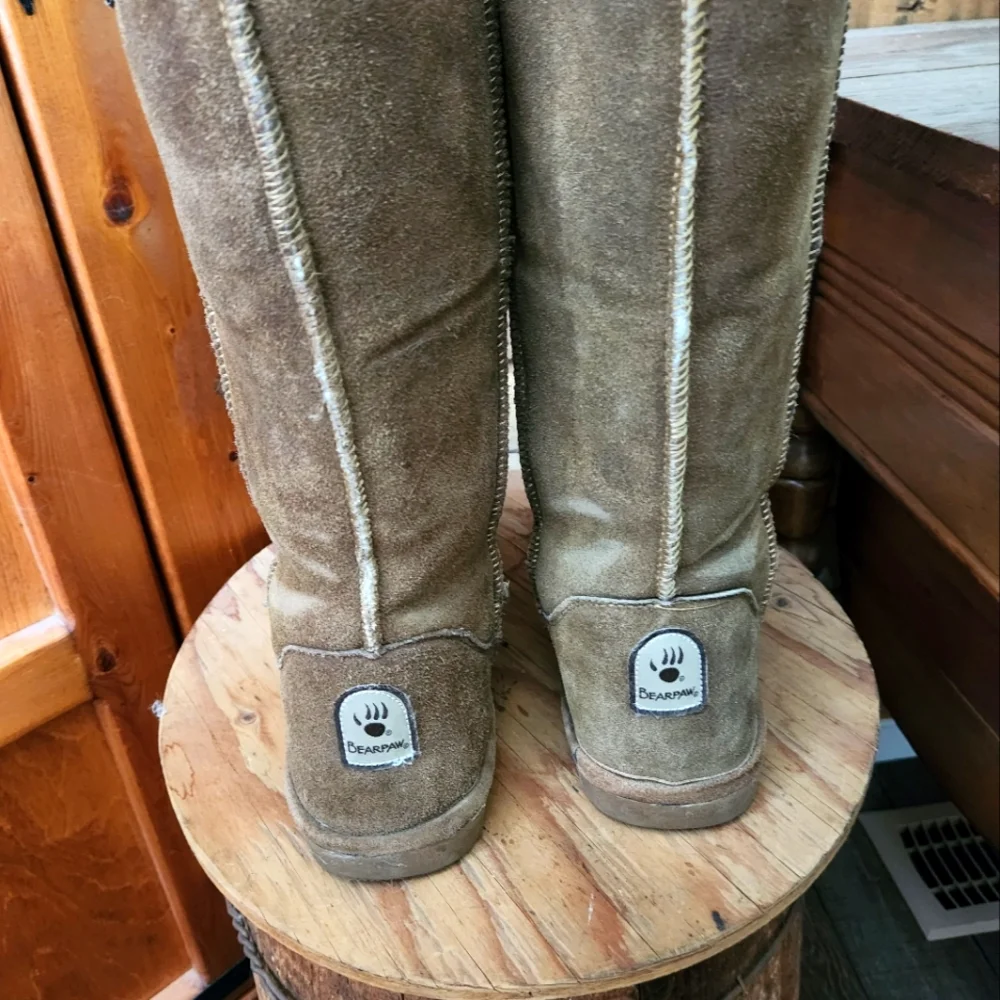 BEARPAW TALL FUR LINED BOOTS-SIZE 8